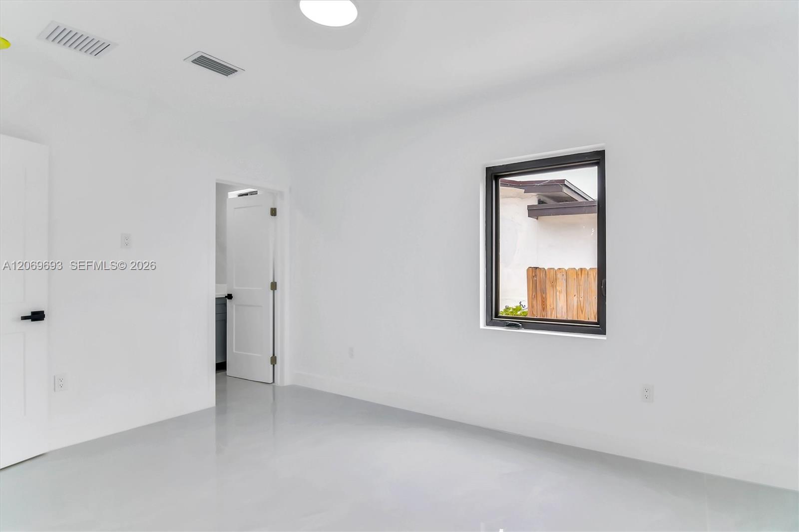 A12069693 Property Photo 14