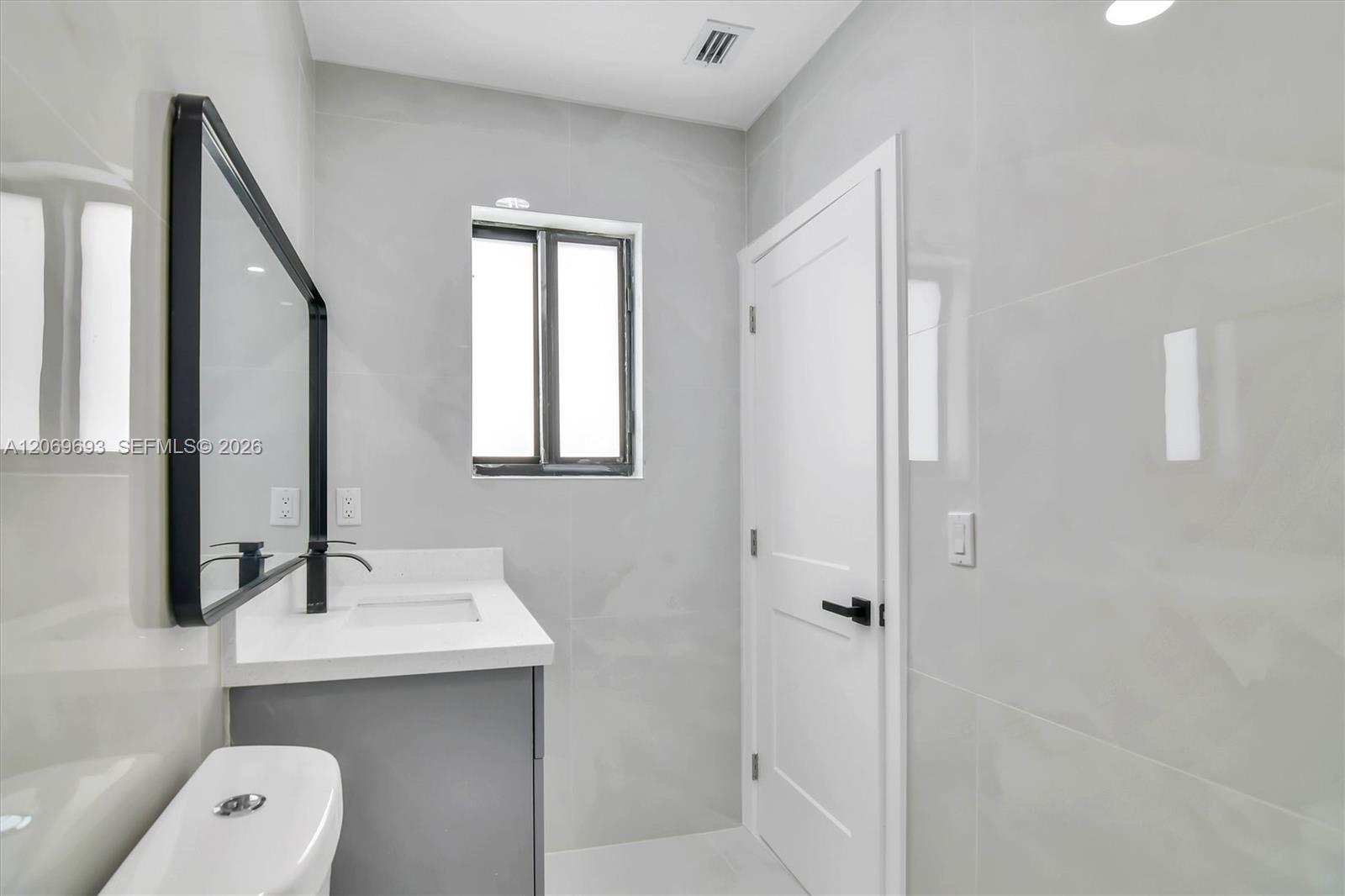 A12069693 Property Photo 15