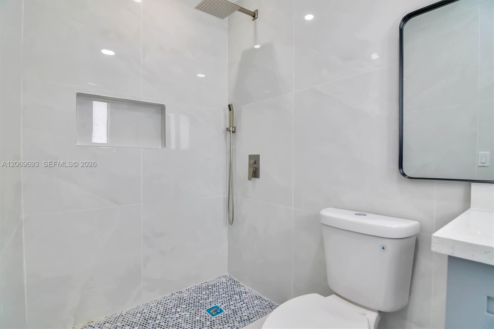 A12069693 Property Photo 16