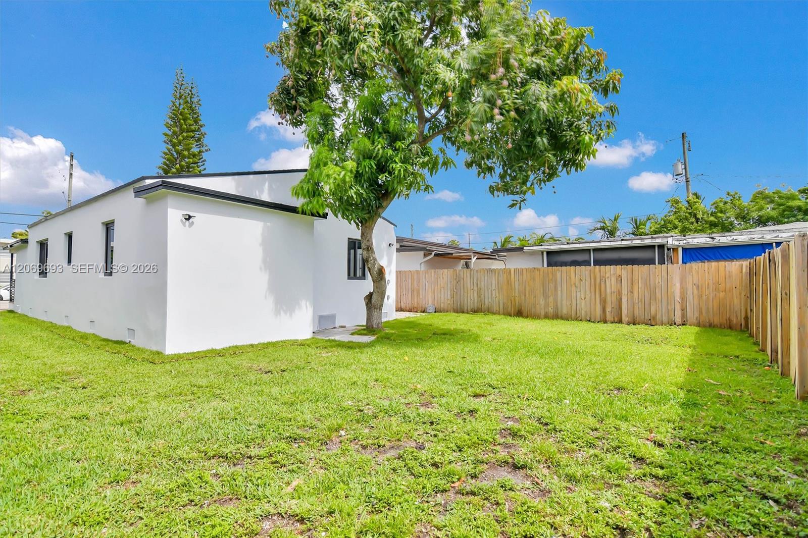 A12069693 Property Photo 23