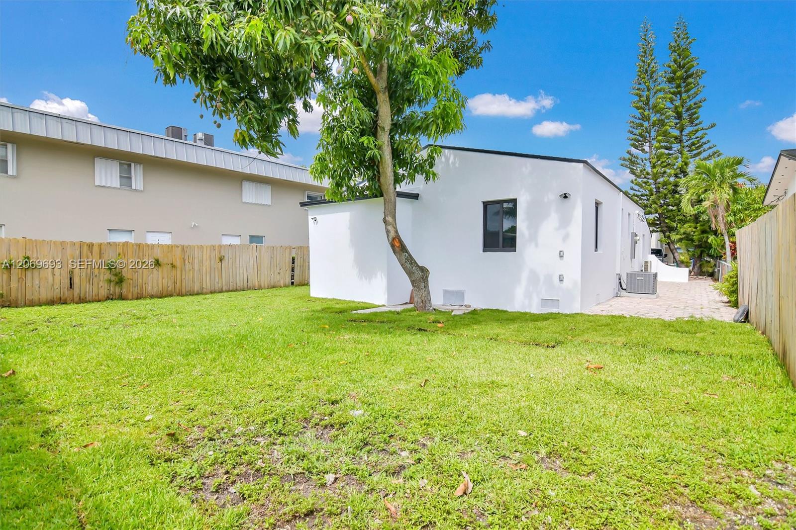 A12069693 Property Photo 24