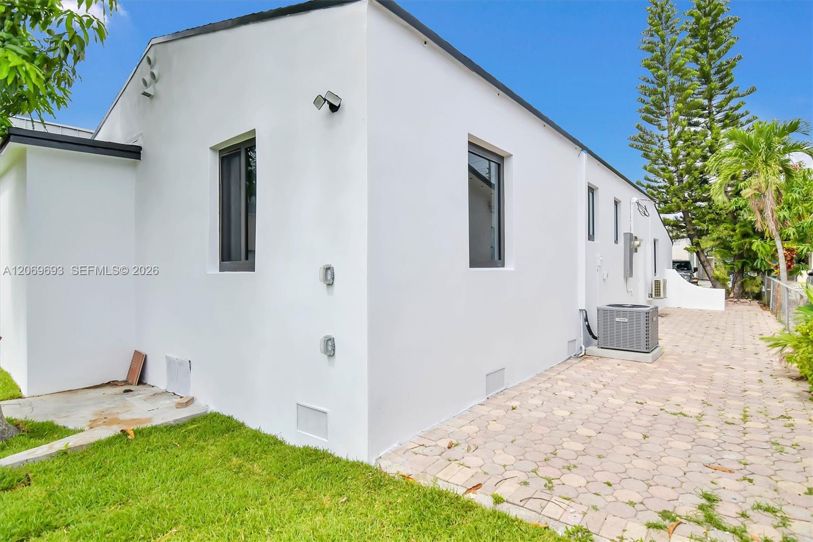 A12069693 Property Photo 25