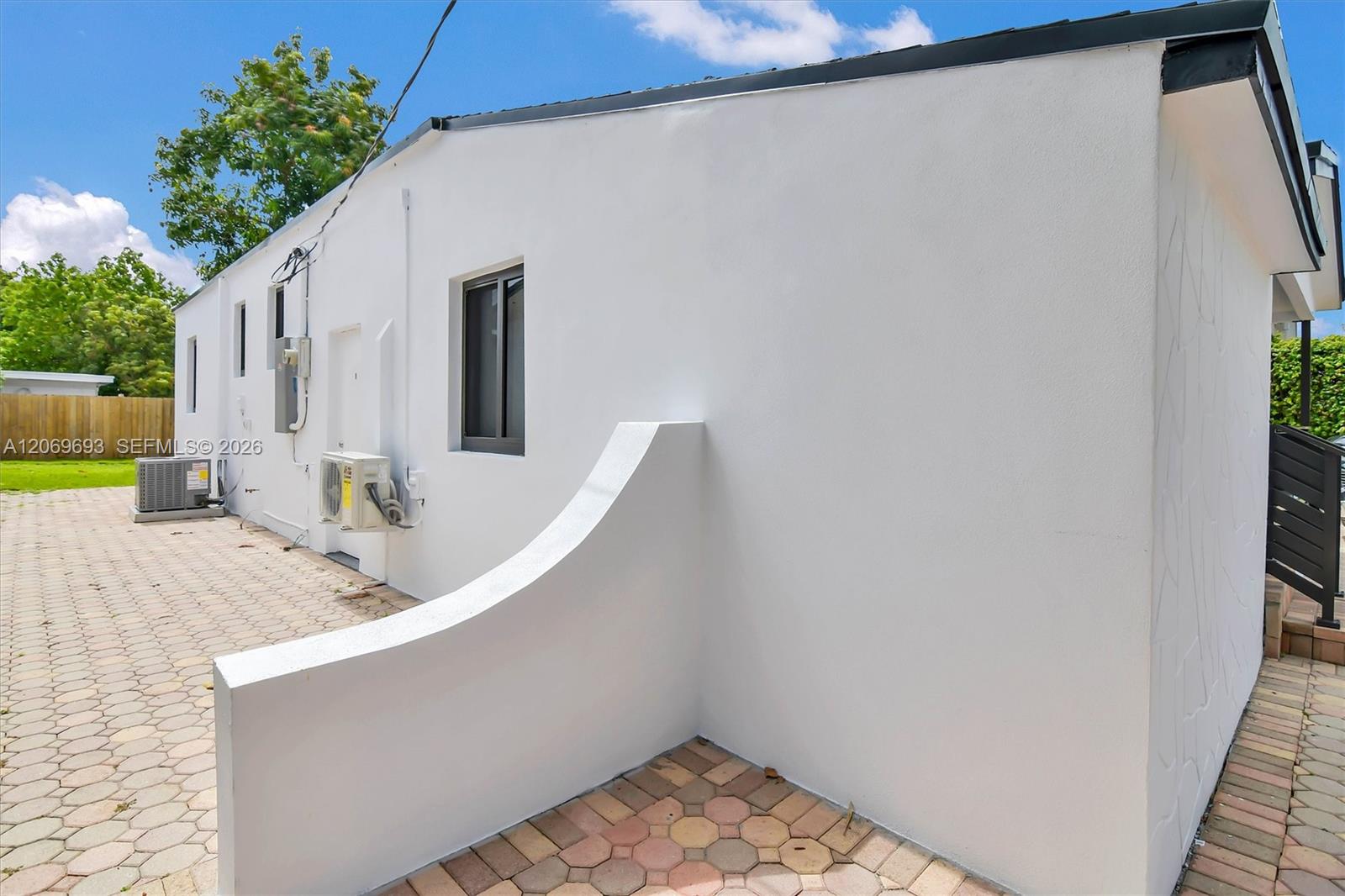 A12069693 Property Photo 26