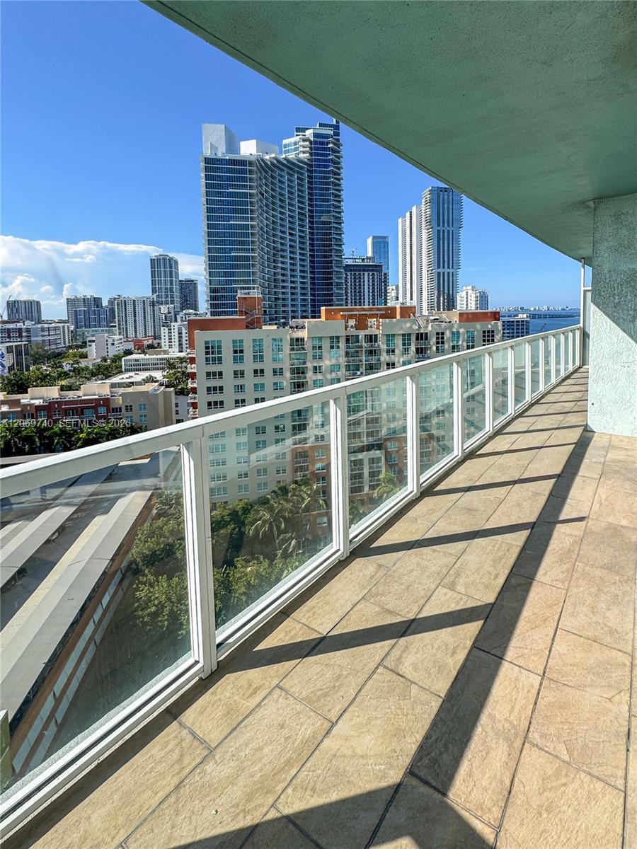1900 N Bayshore Drive 1618 Property Photo 4