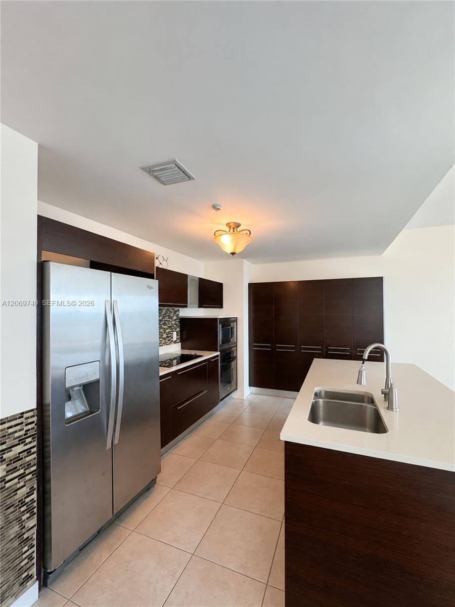 1900 N Bayshore Drive 1618 Property Photo 8