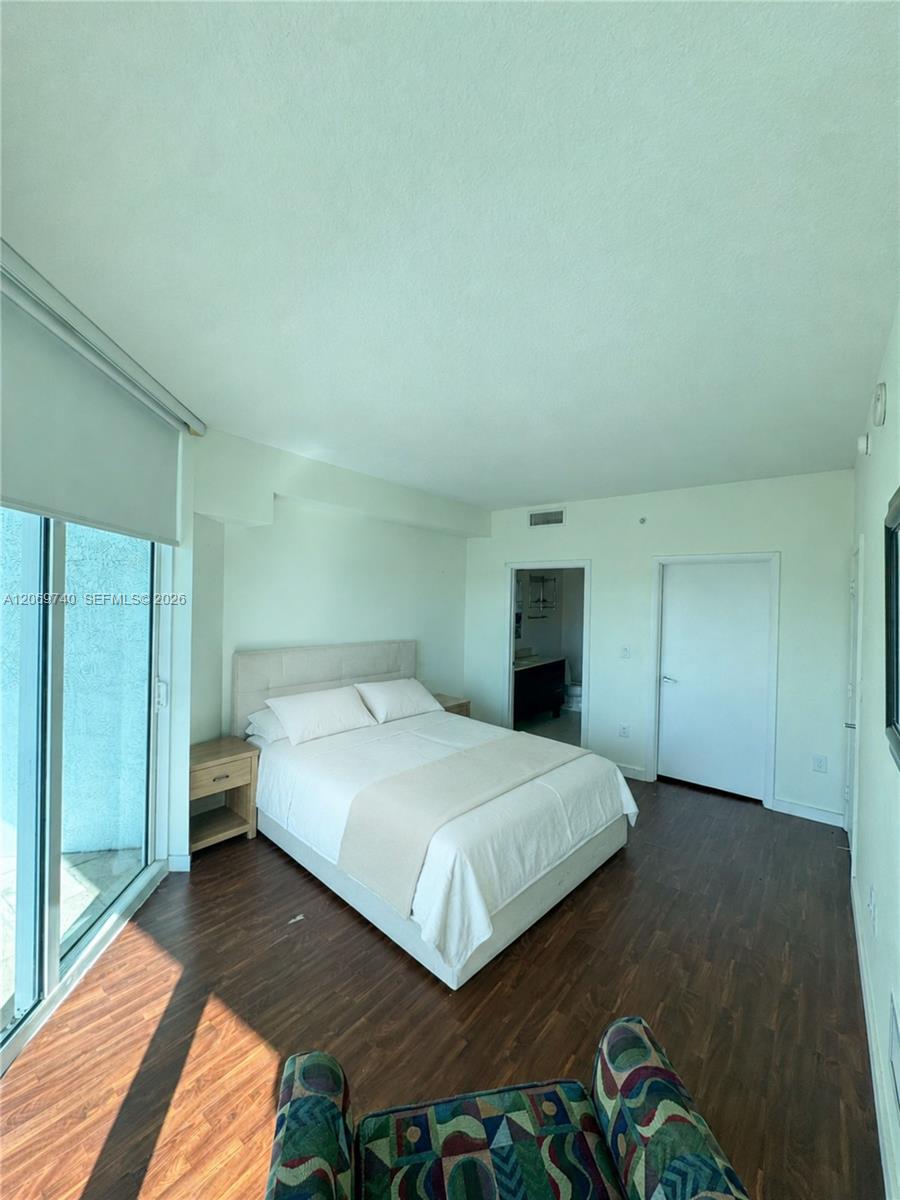 1900 N Bayshore Drive 1618 Property Photo 9