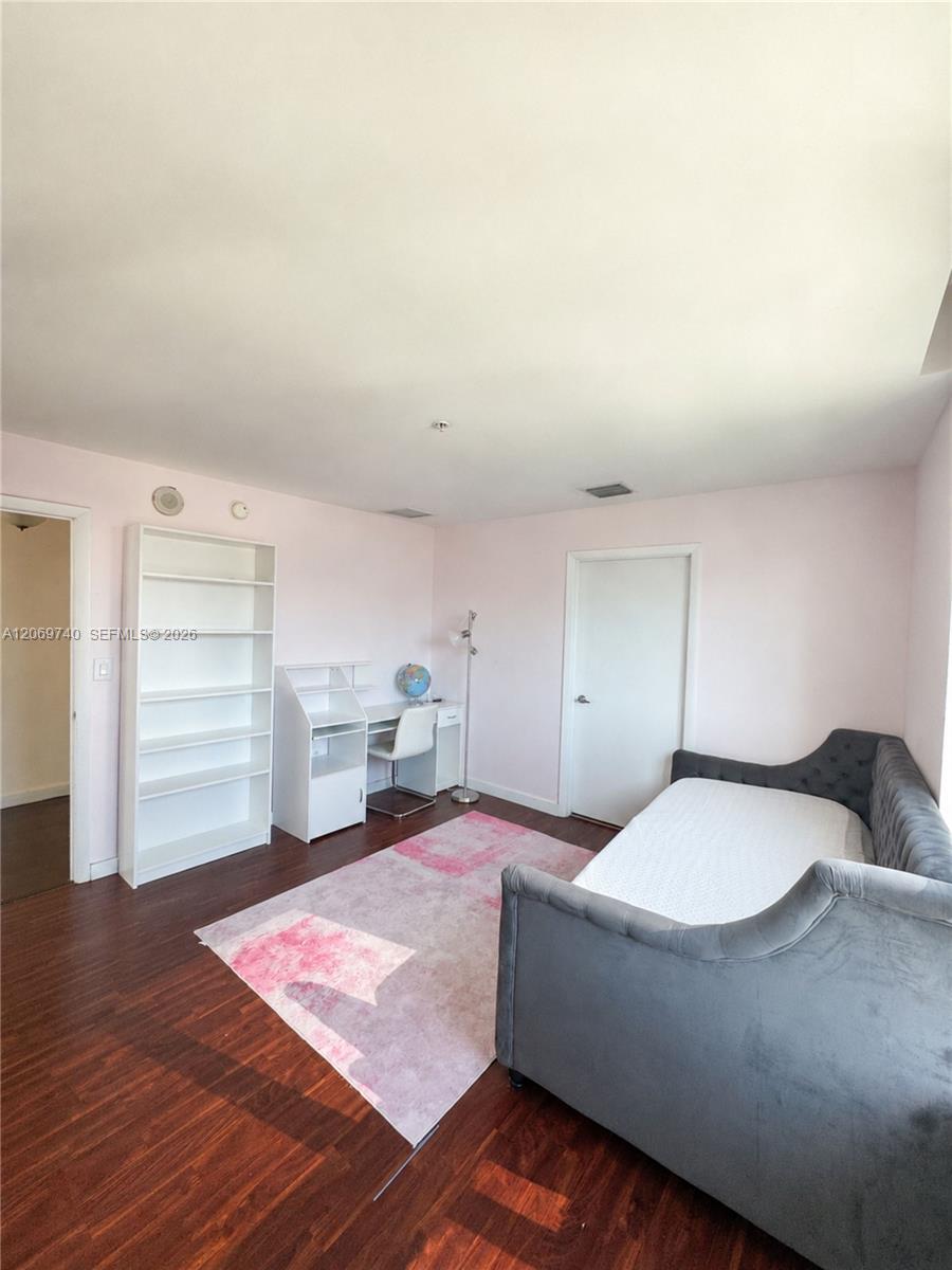 1900 N Bayshore Drive 1618 Property Photo 14