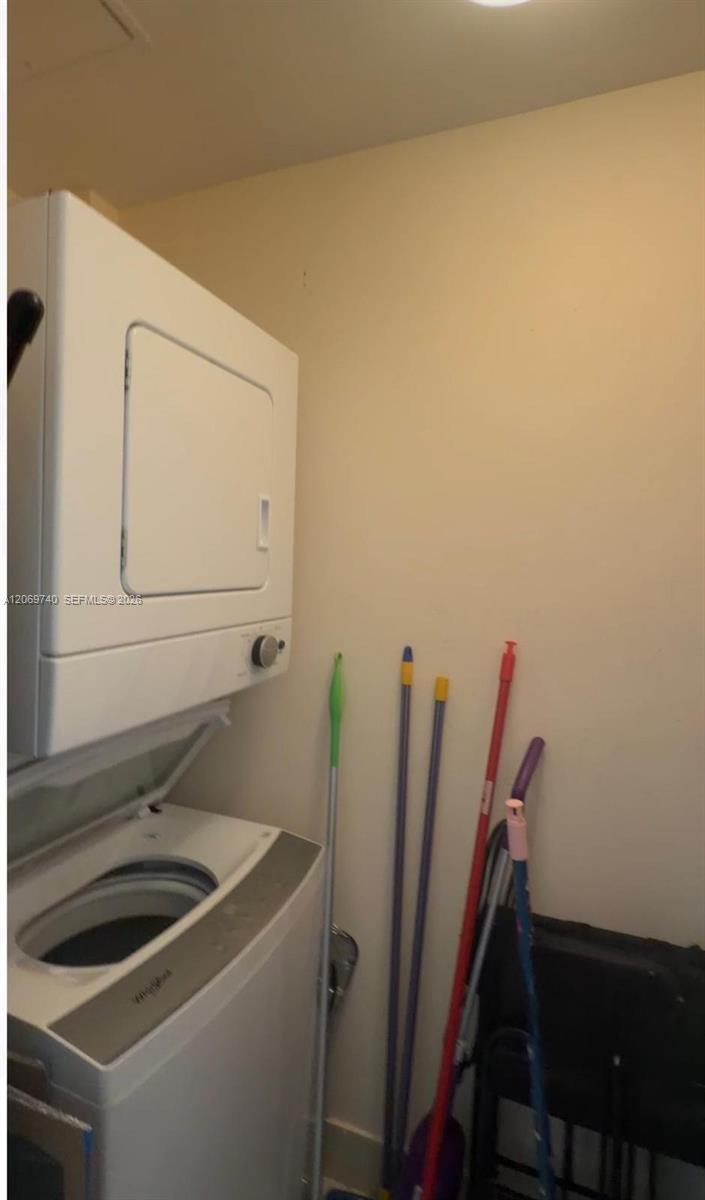 1900 N Bayshore Drive 1618 Property Photo 16