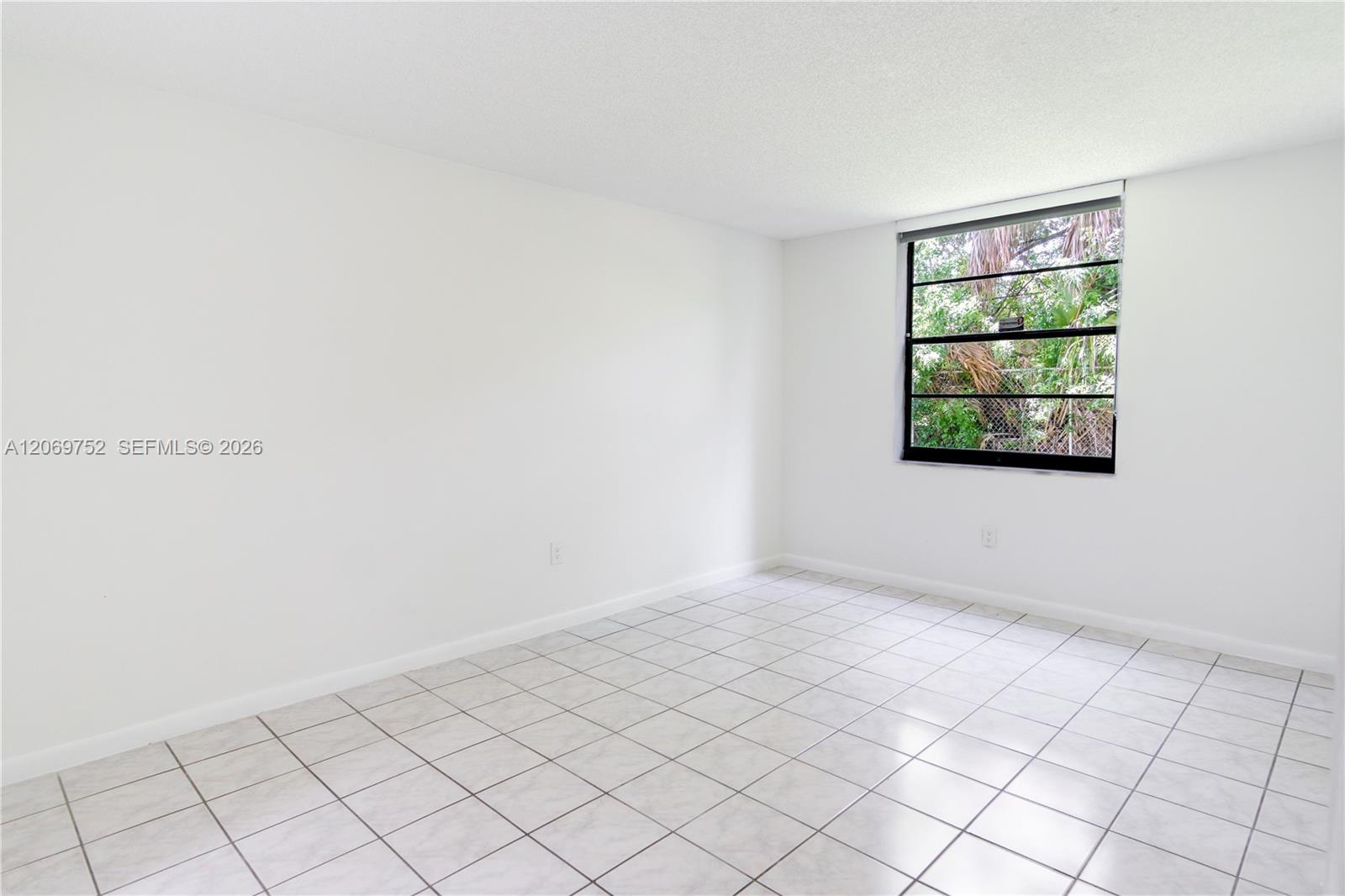 A12069752 Property Photo 18