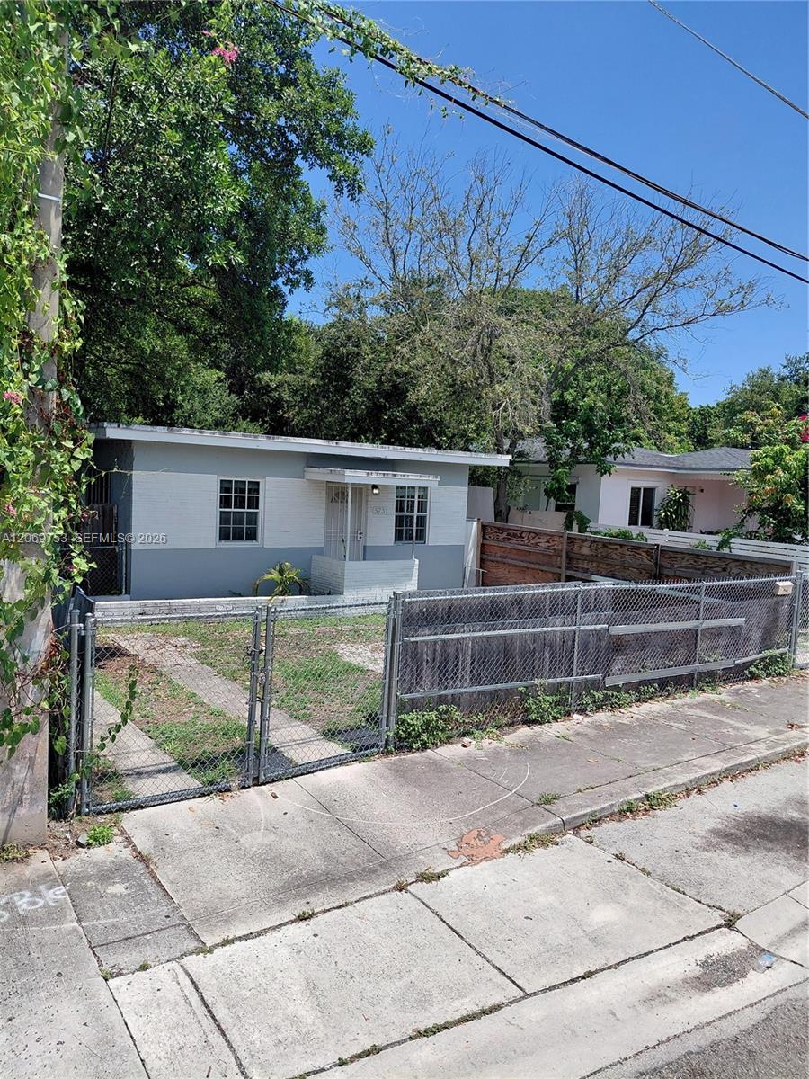 5731 Nw 6th Avenue Property Photo 6