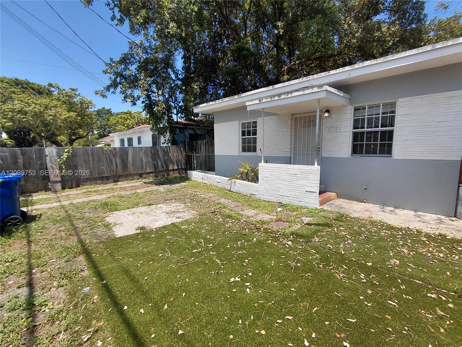 5731 Nw 6th Avenue Property Photo 8