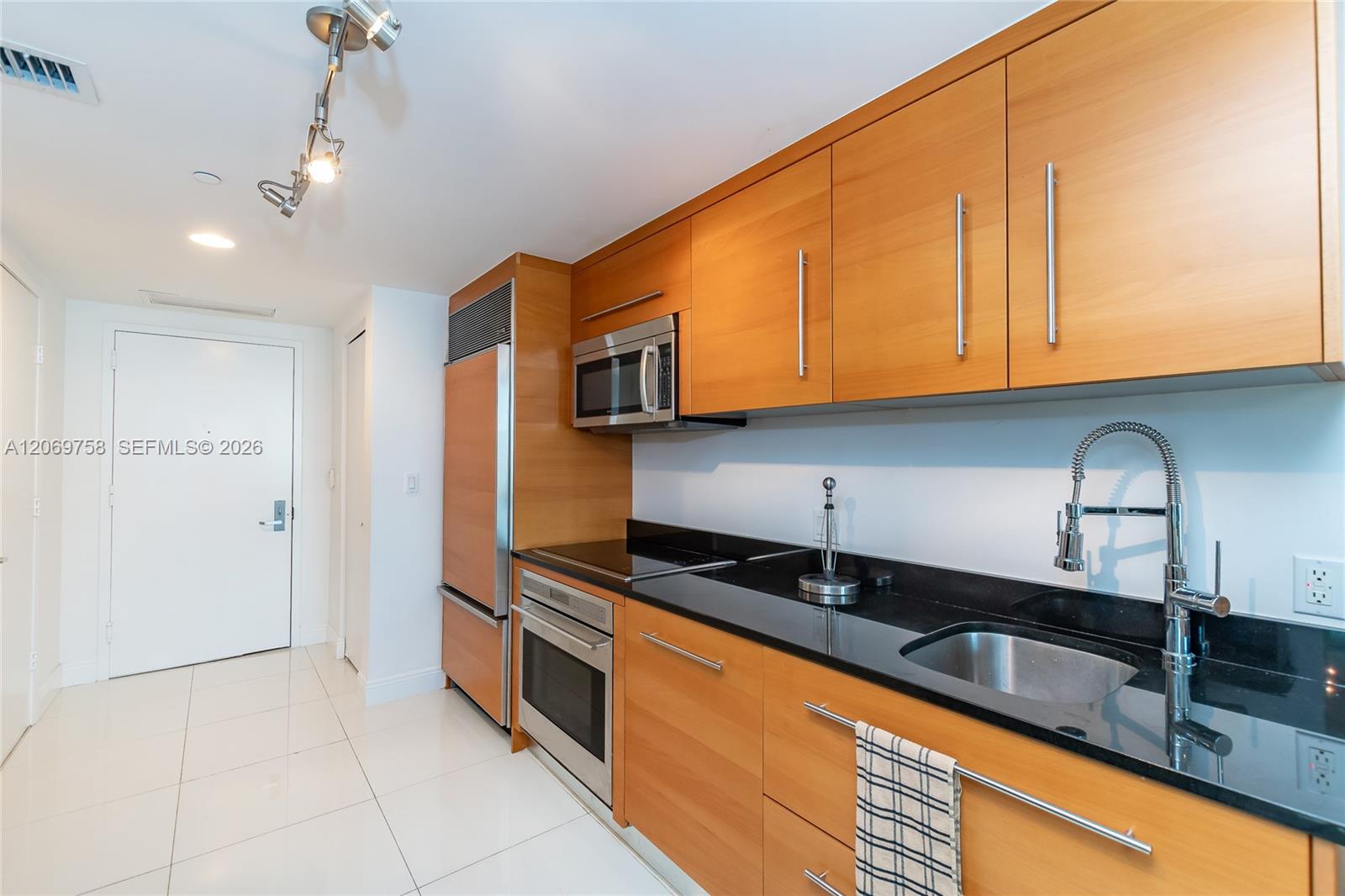 475 Brickell Avenue 2908 Property Photo 10
