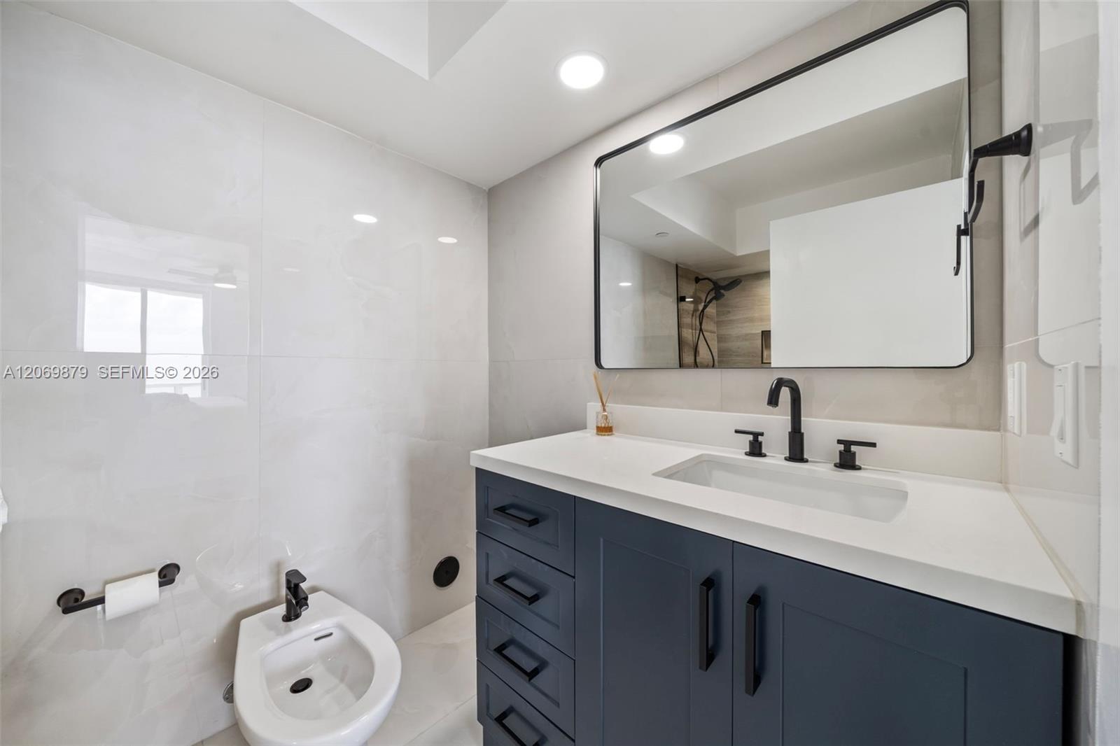 5900 Collins Avenue 1204 Property Photo 21