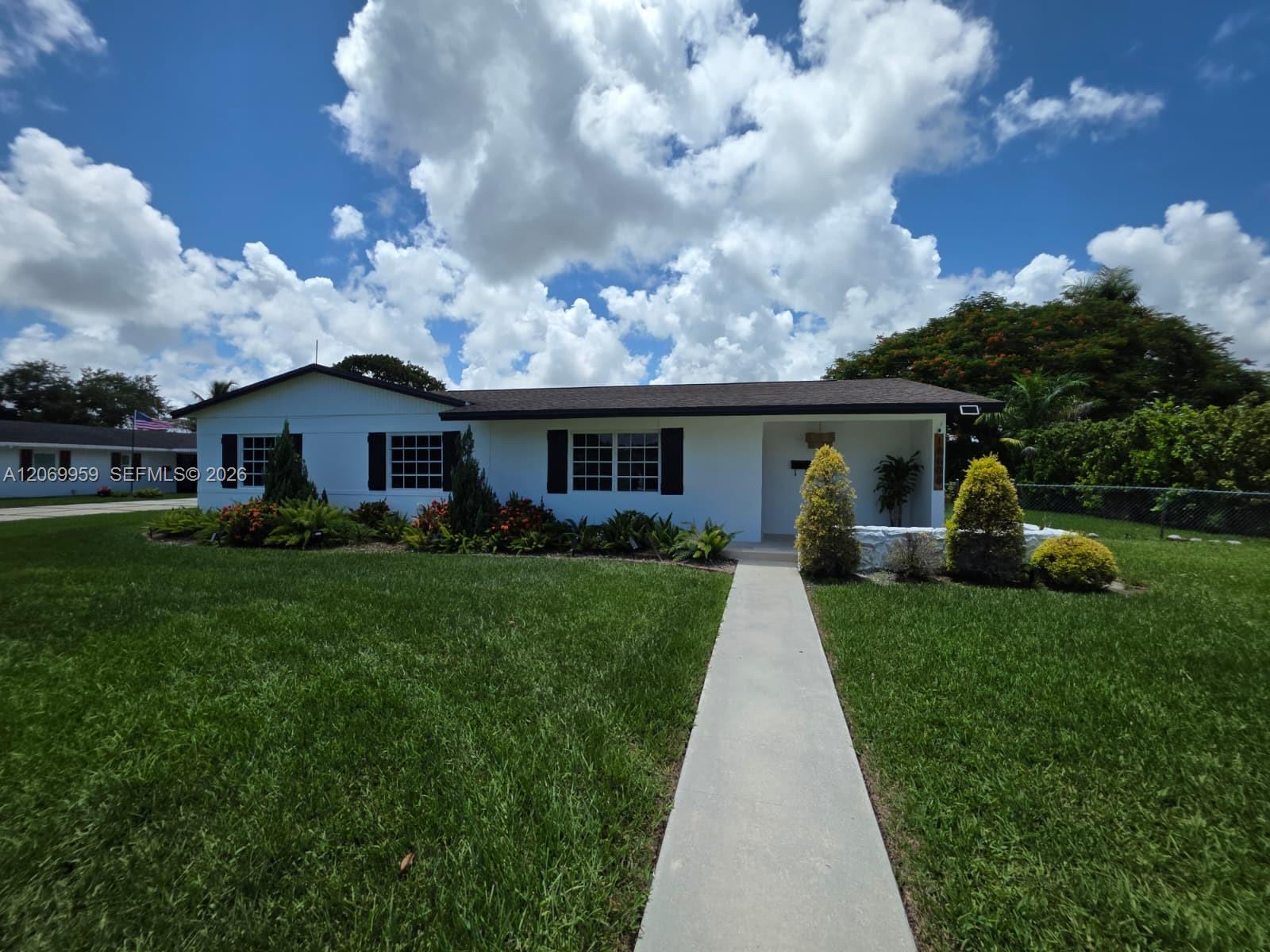 18608 Sw 93rd Place Property Photo 1
