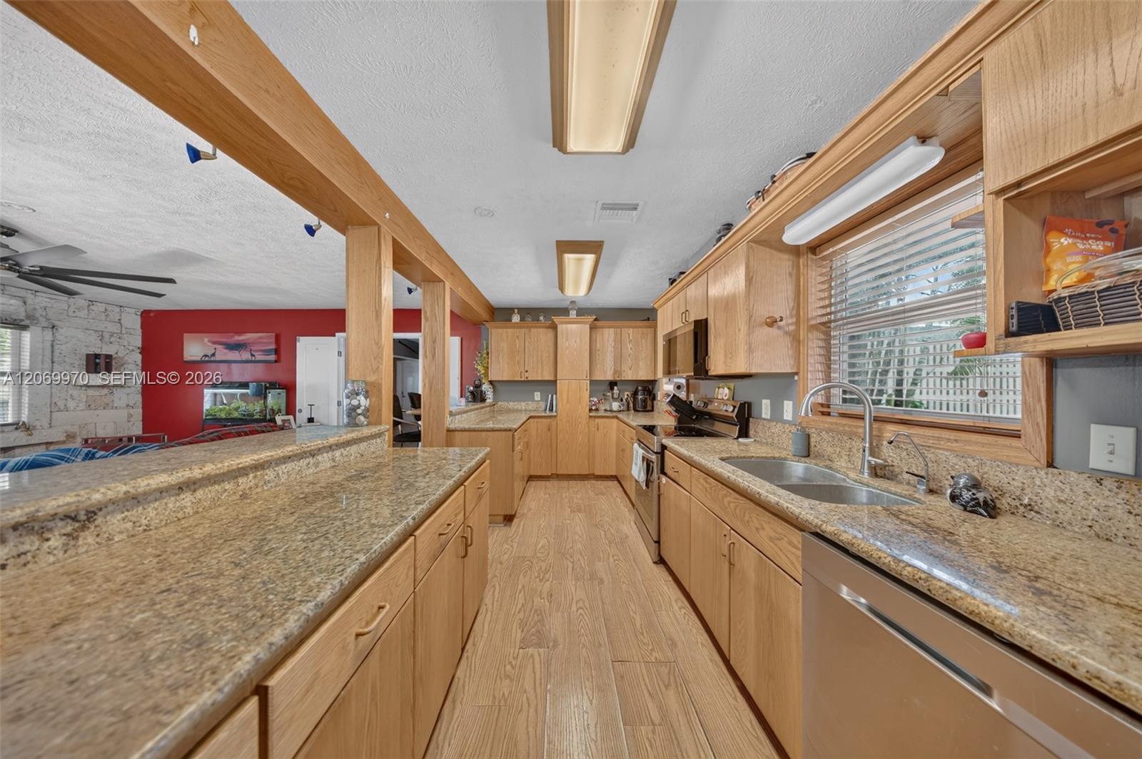 A12069970 Property Photo 8
