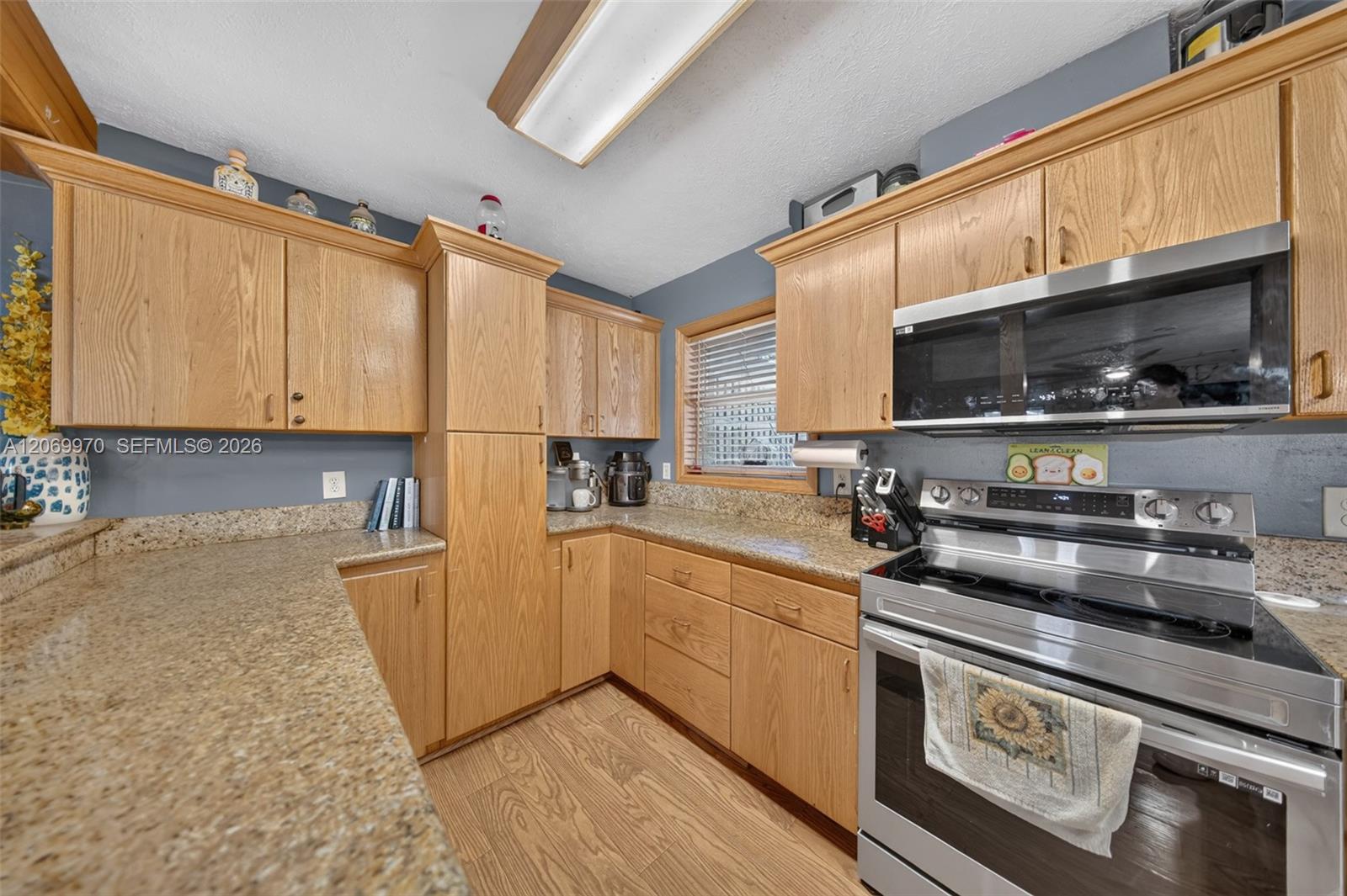 A12069970 Property Photo 10