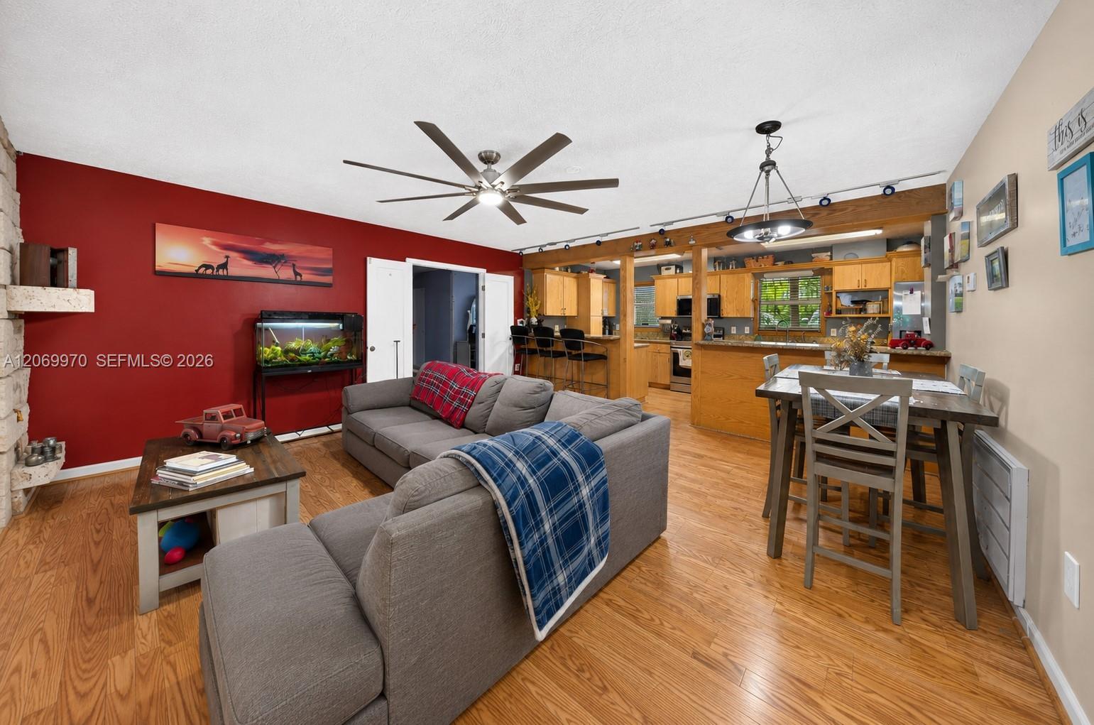 A12069970 Property Photo 11