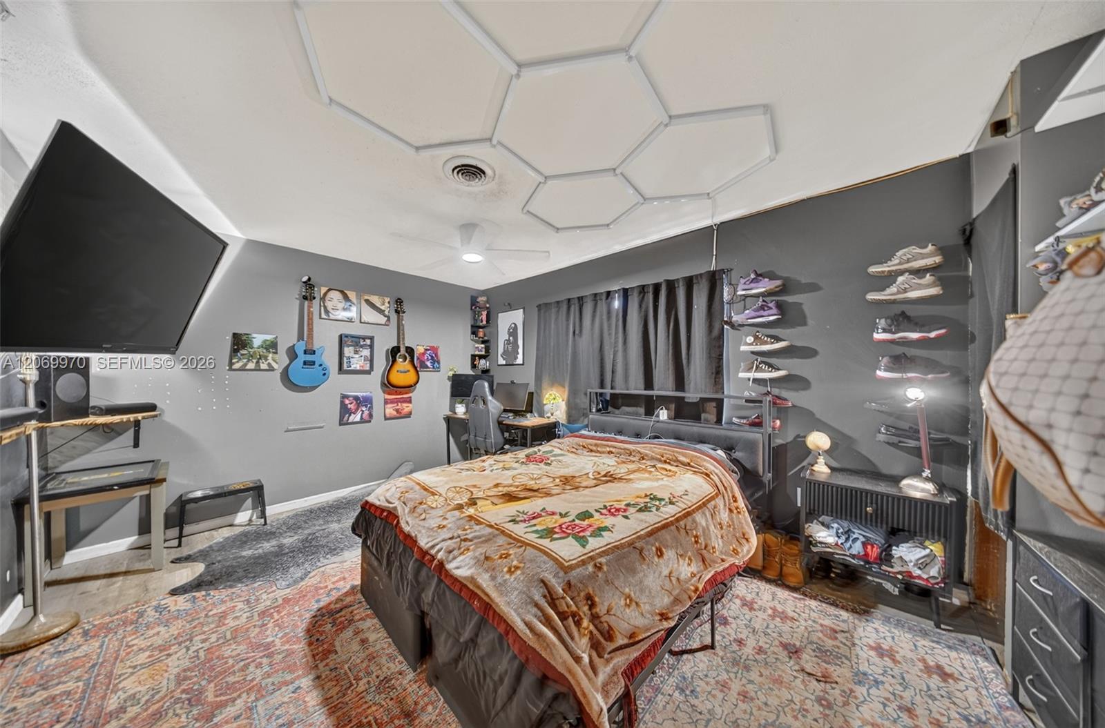A12069970 Property Photo 16