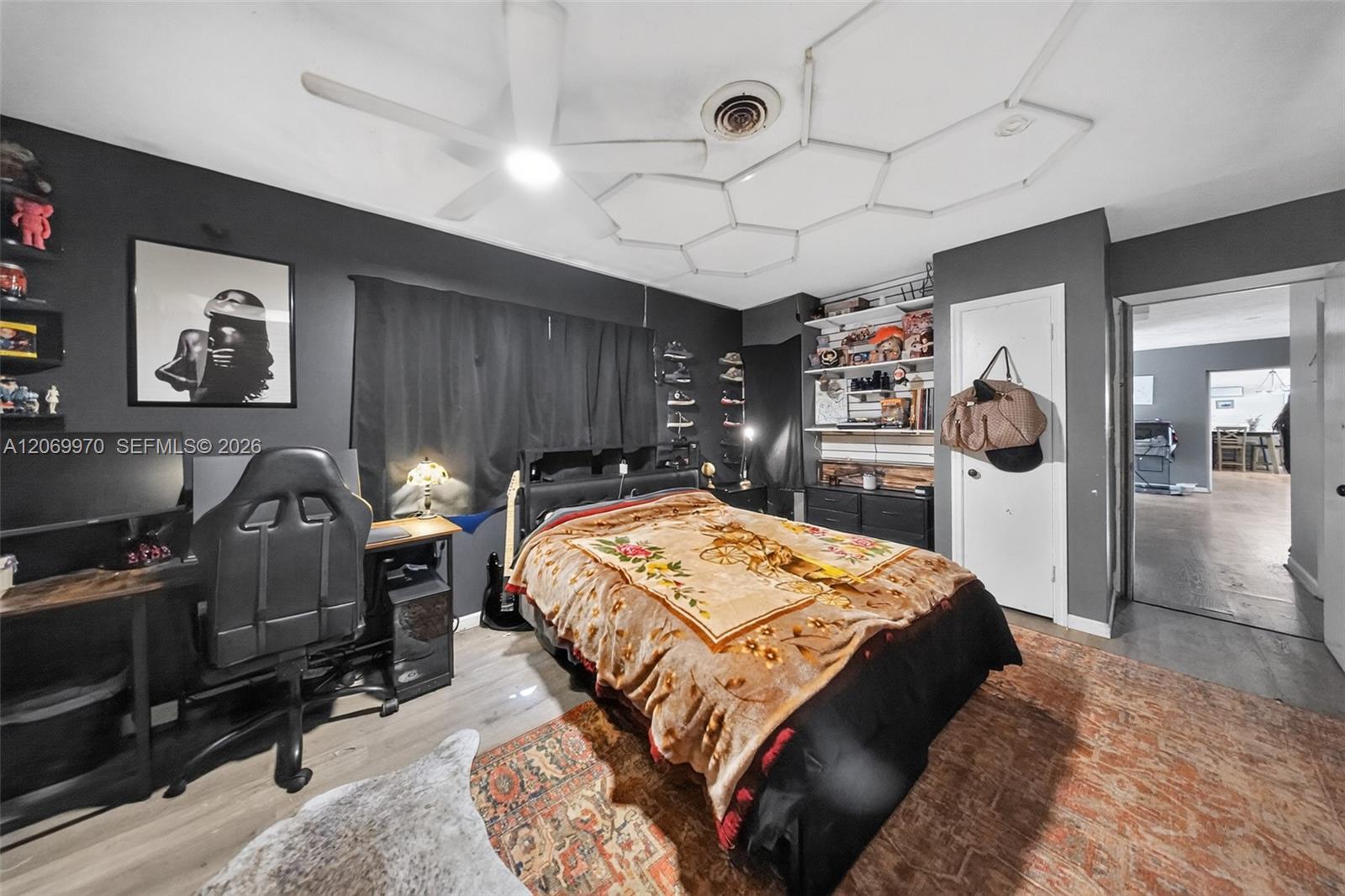 A12069970 Property Photo 17