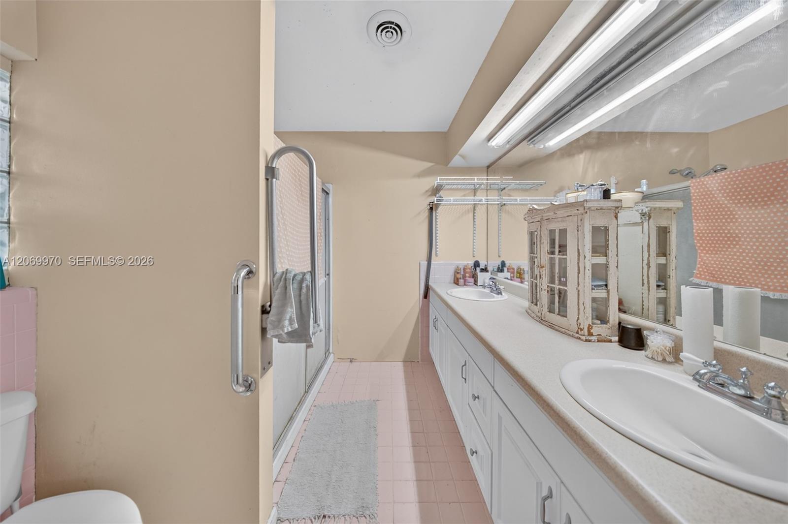A12069970 Property Photo 21
