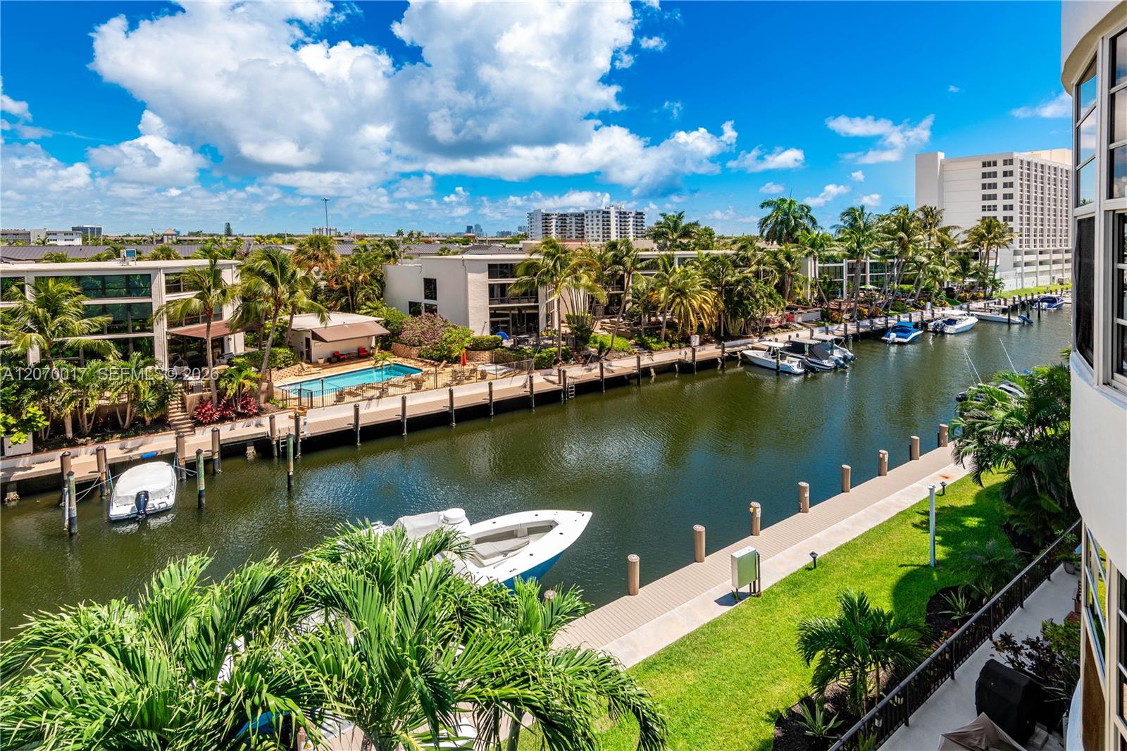 3051 NE 48th Street 406