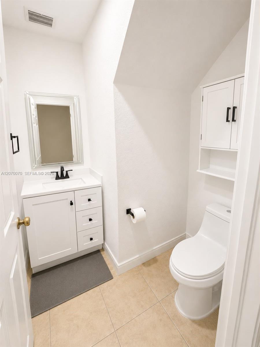 A12070070 Property Photo 8