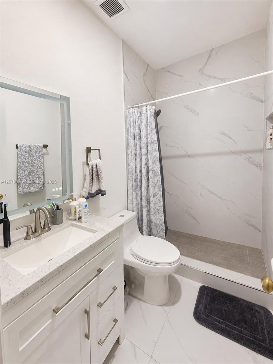 A12070070 Property Photo 14