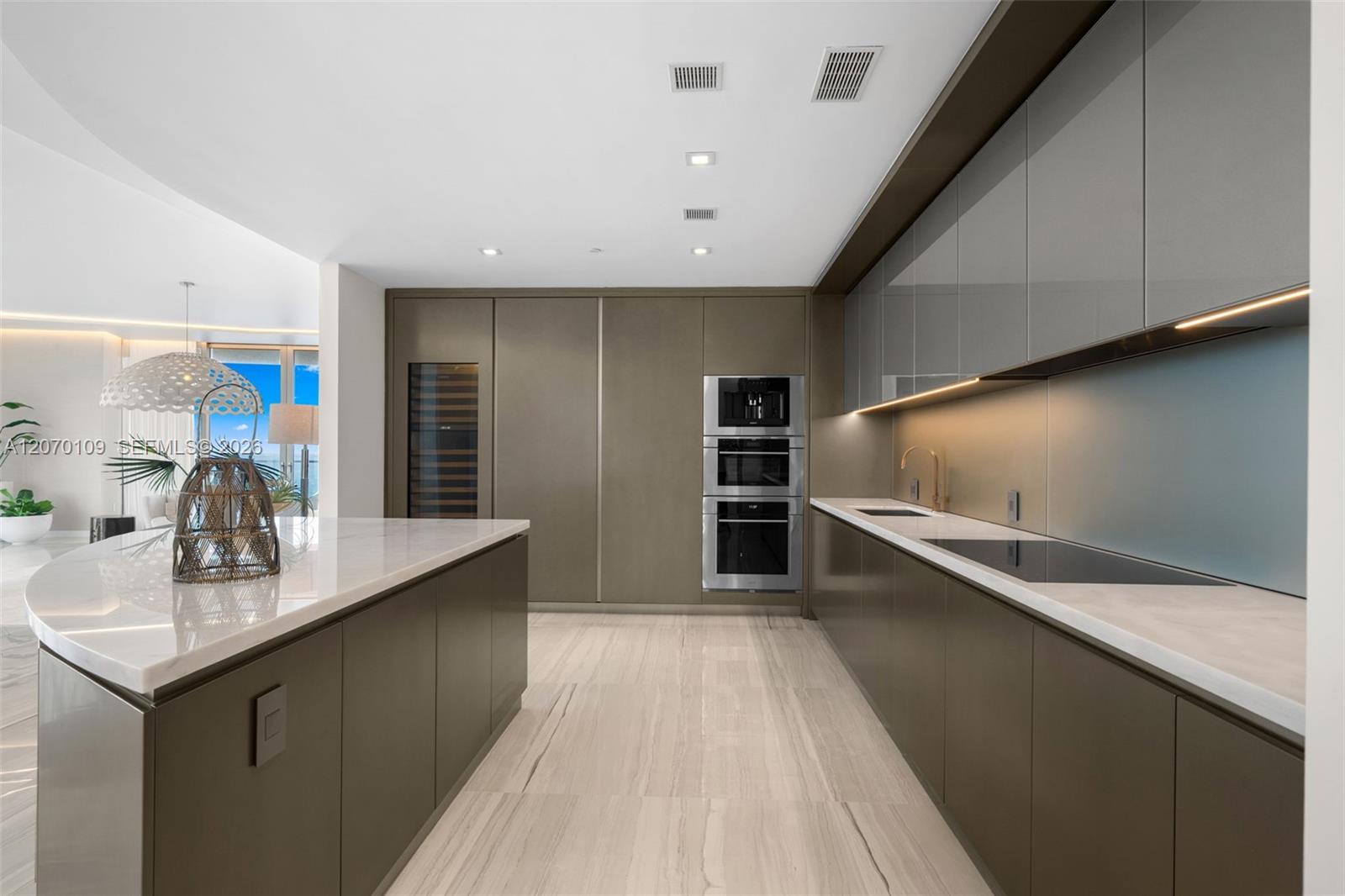 18975 Collins Avenue 600 Property Photo 7