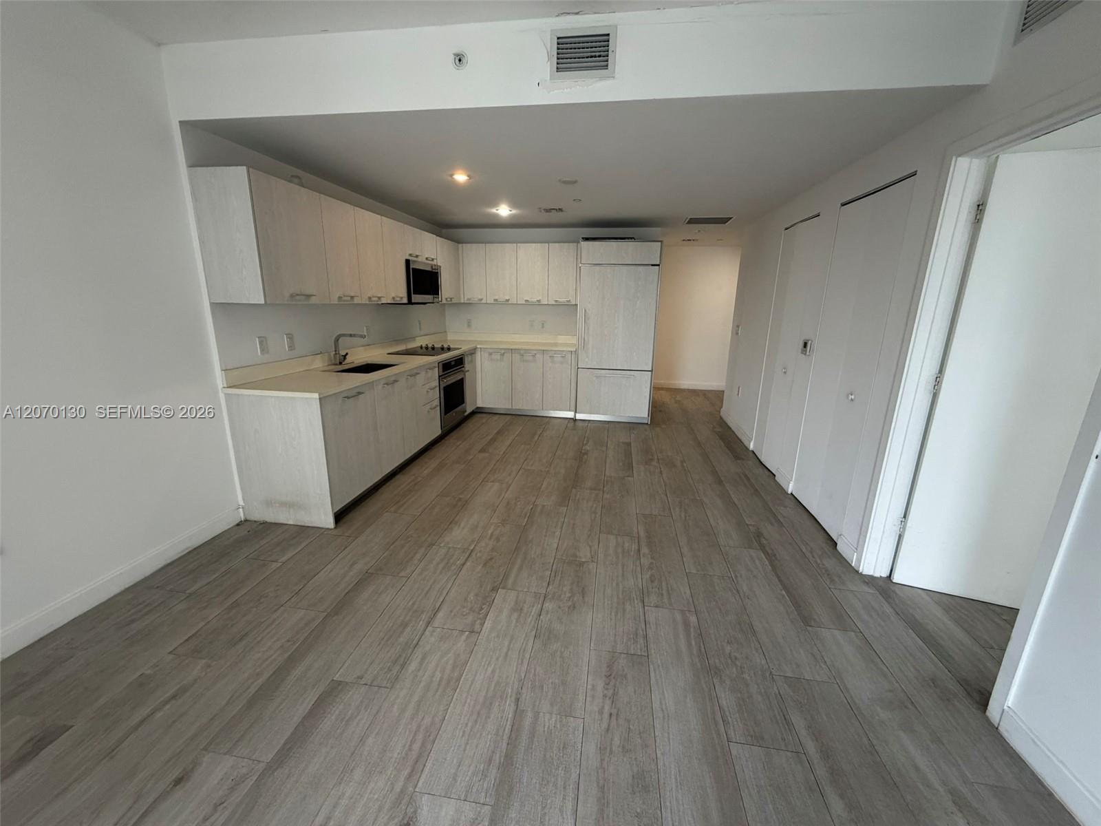 55 Sw 9th Street 2410 Property Photo 3