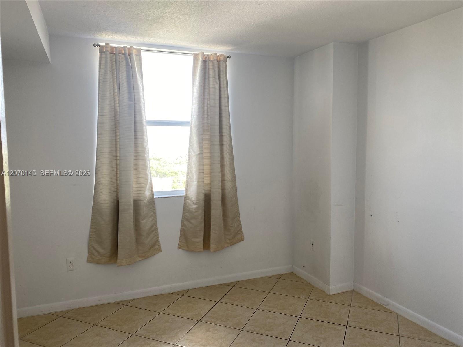 1 Glen Royal Parkway 1113 Property Photo 12