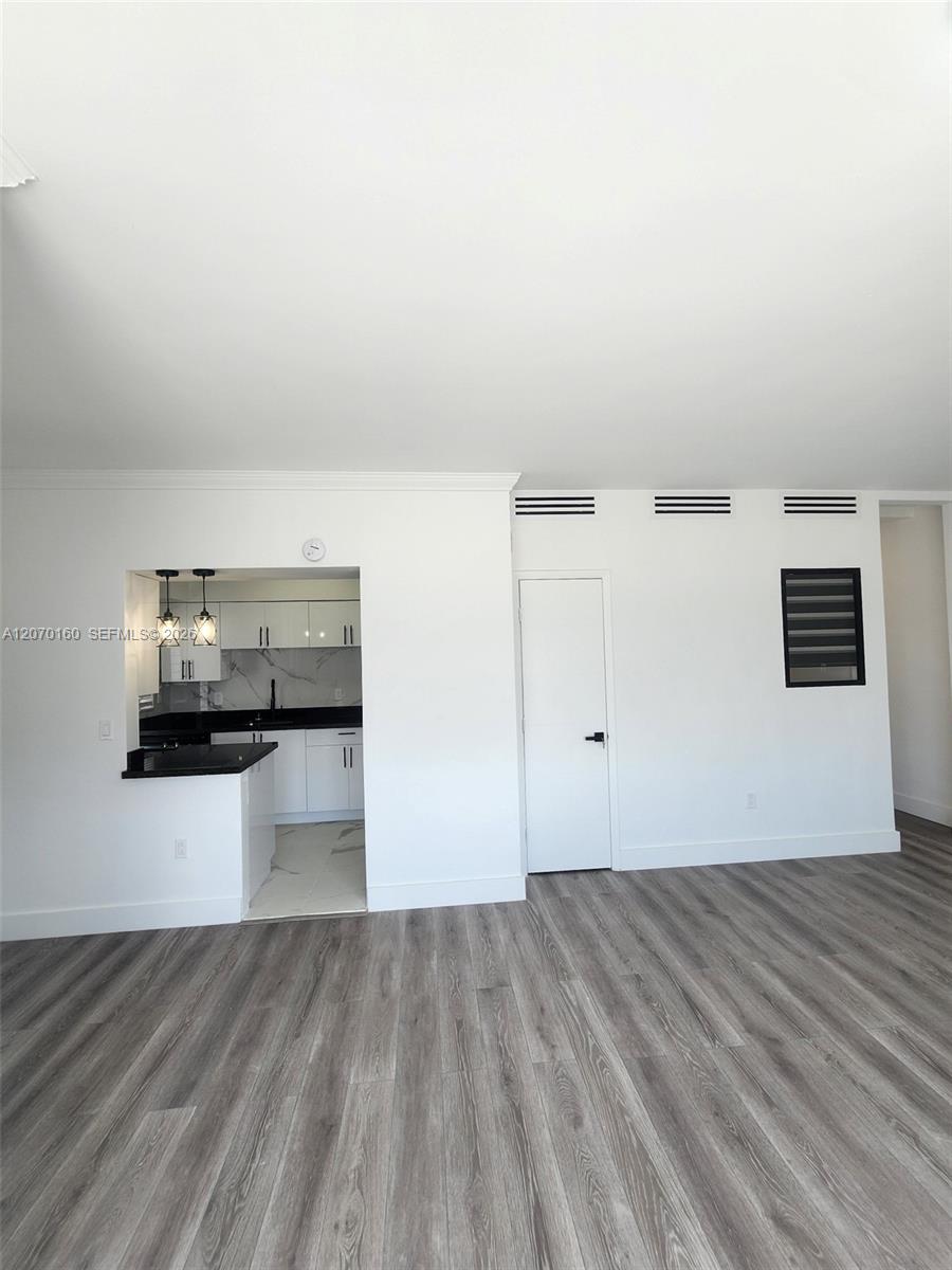 2101 Normandy Drive 202 Property Photo 9