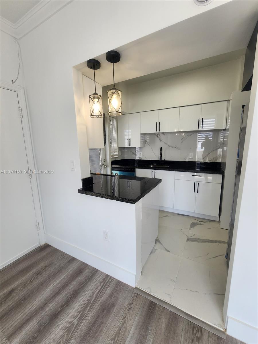 2101 Normandy Drive 202 Property Photo 10