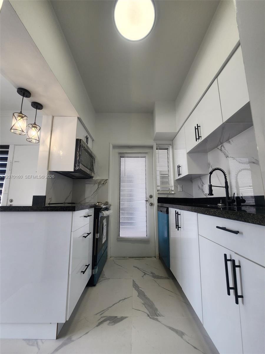 2101 Normandy Drive 202 Property Photo 11