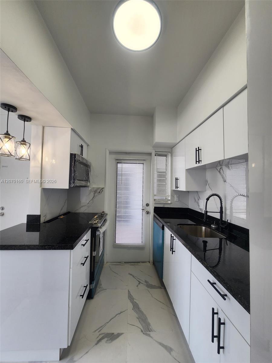2101 Normandy Drive 202 Property Photo 12