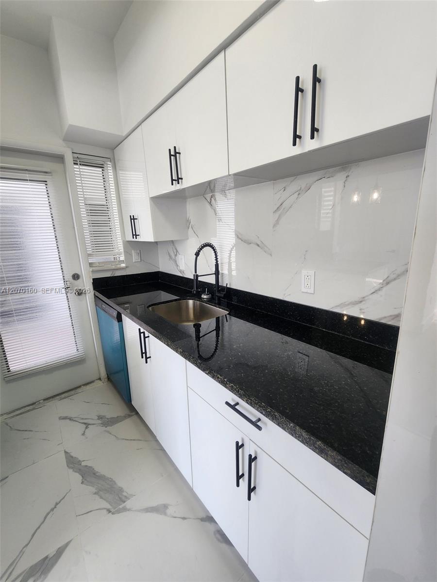 2101 Normandy Drive 202 Property Photo 13