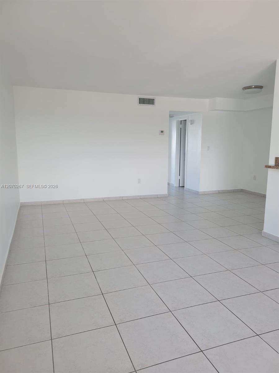 7620 Carlyle Avenue 604 Property Photo 9
