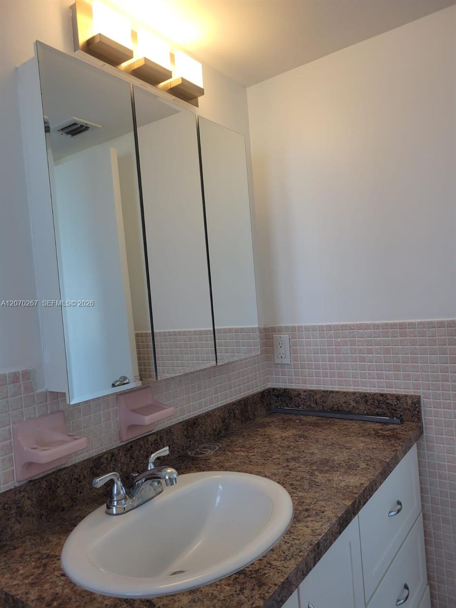 7620 Carlyle Avenue 604 Property Photo 23