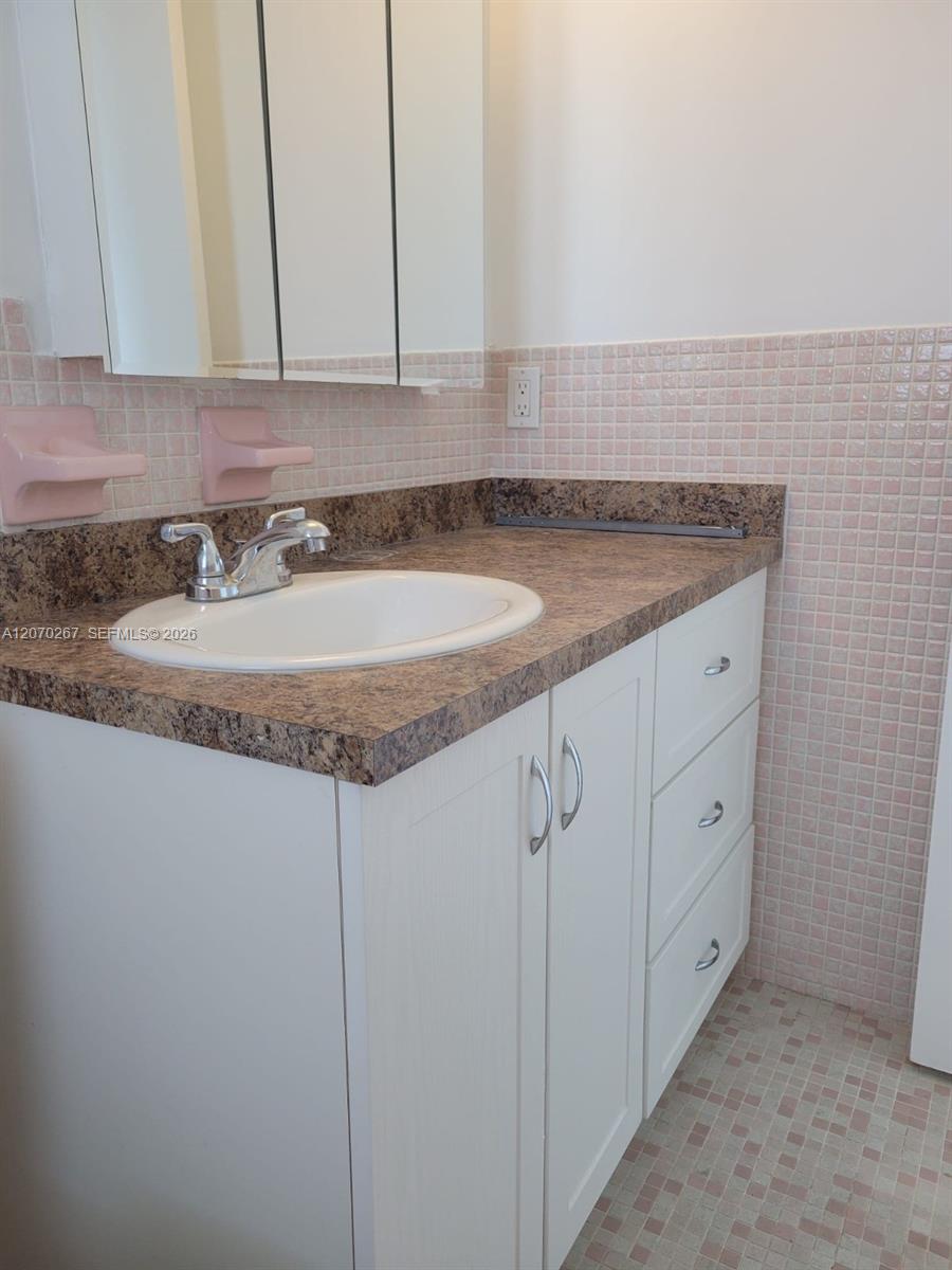 7620 Carlyle Avenue 604 Property Photo 27