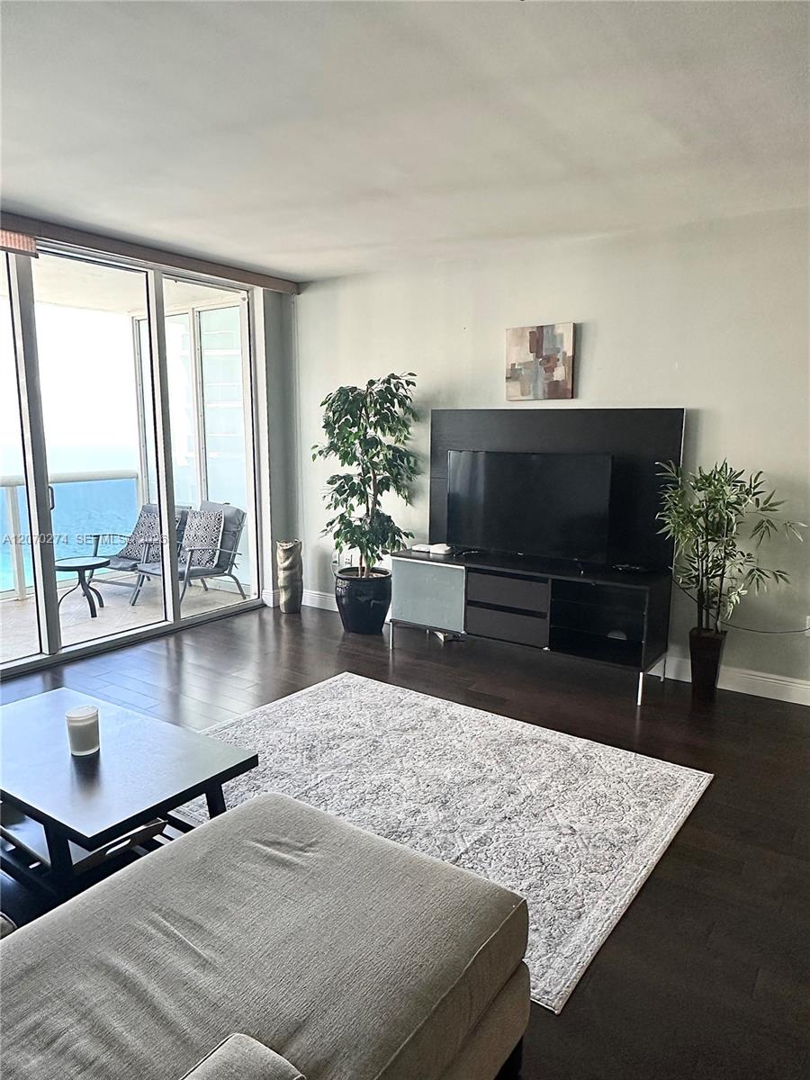 A12070274 Property Photo 3