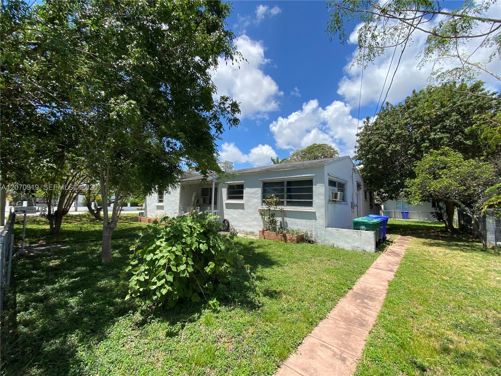 350 Sw 34th Avenue - Property Photo 2