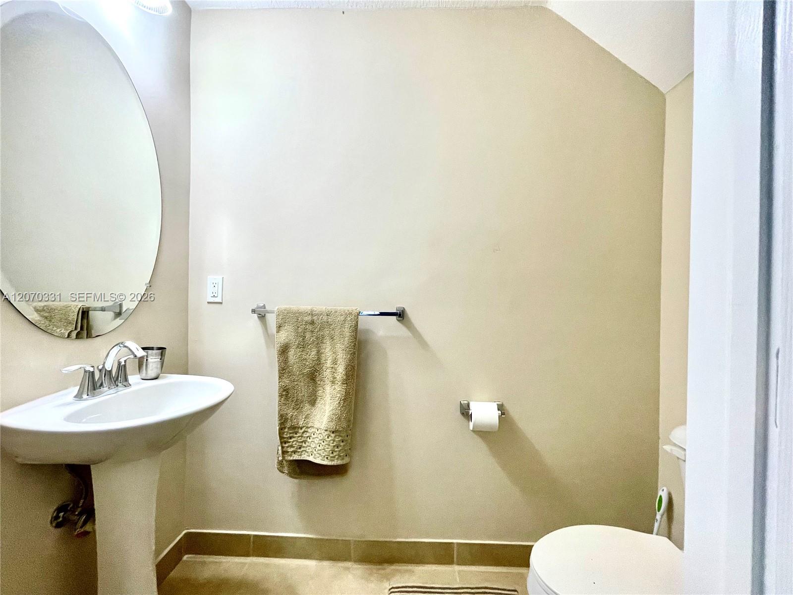 A12070331 Property Photo 5