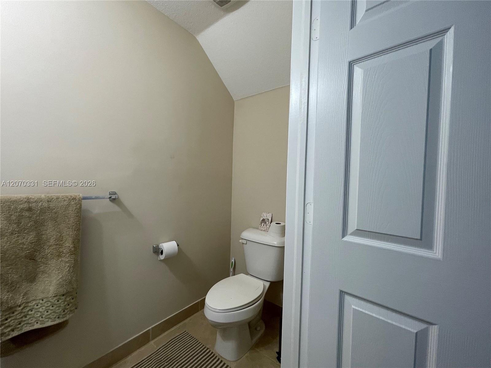 A12070331 Property Photo 6