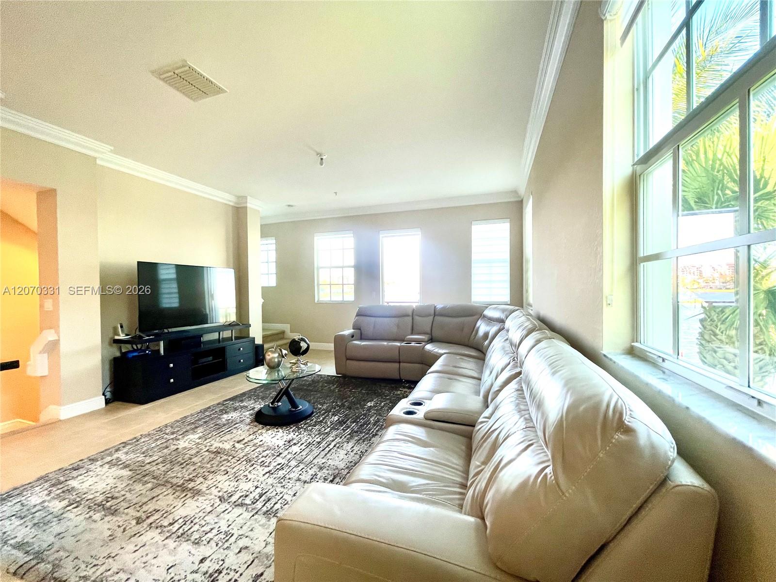 A12070331 Property Photo 18