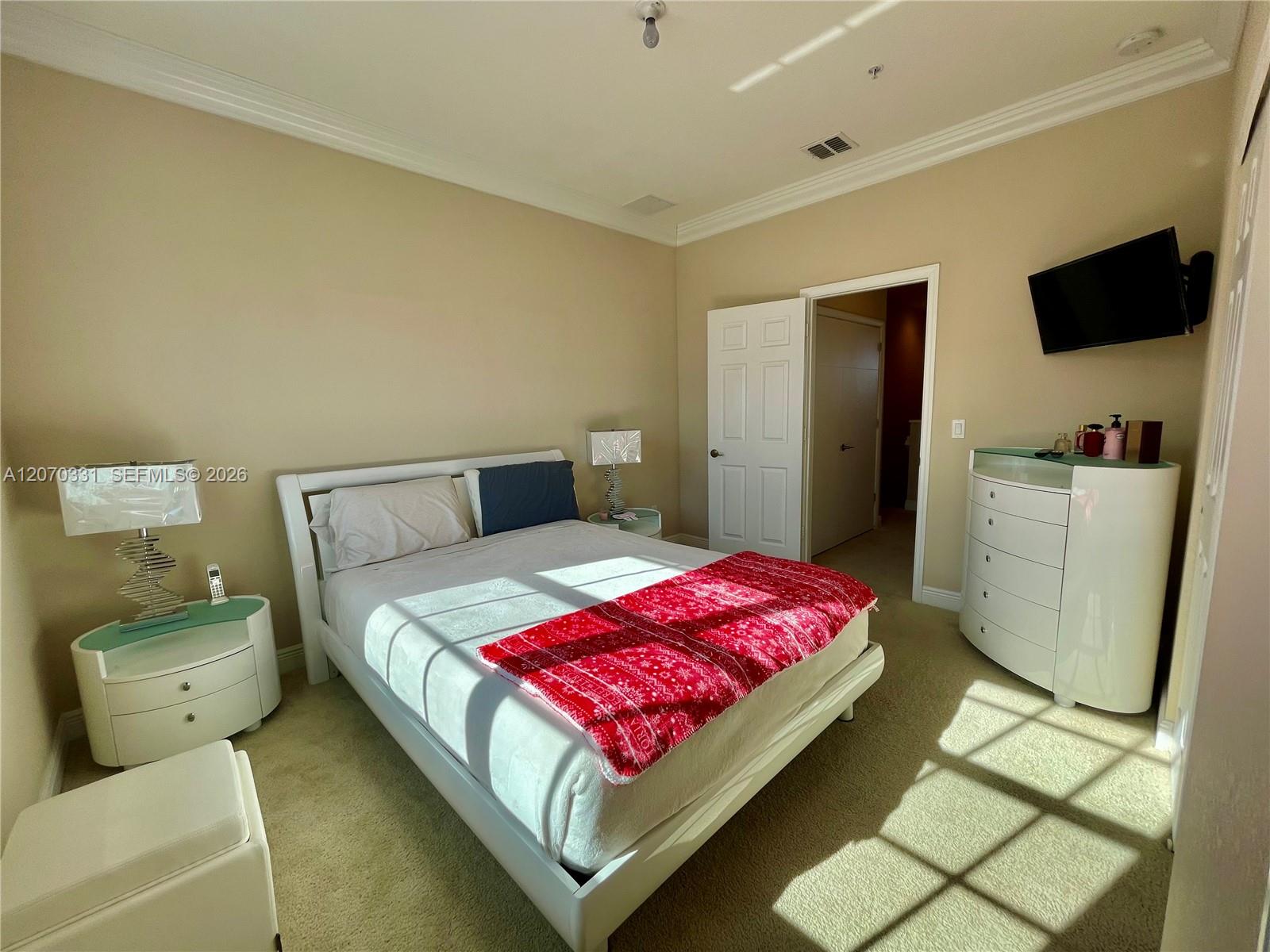 A12070331 Property Photo 32