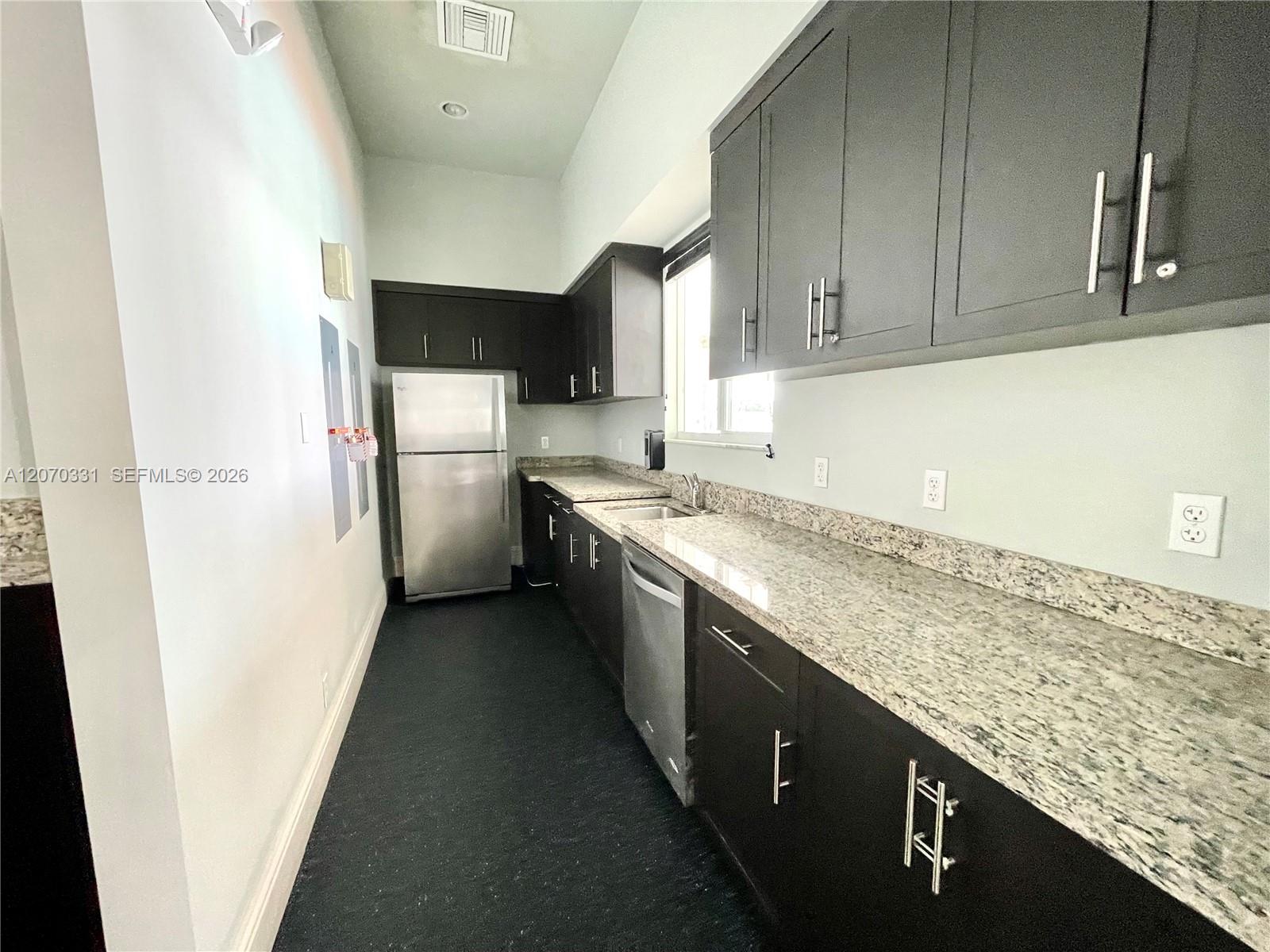 A12070331 Property Photo 35