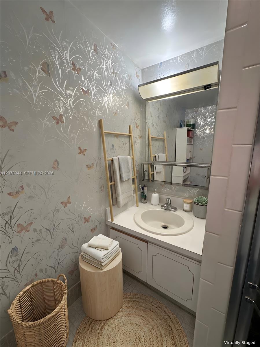 2304 Lake Osborne Drive 21 Property Photo 5