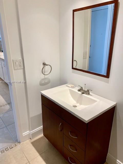 5701 Collins Avenue 311 Property Photo 10