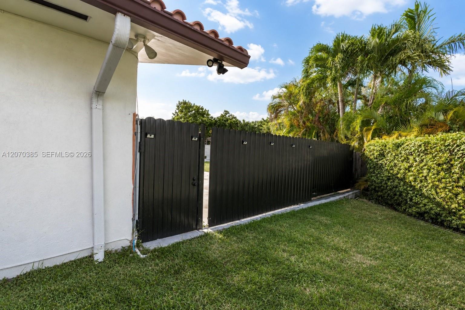 12231 Sw 1st Street Property Photo 17