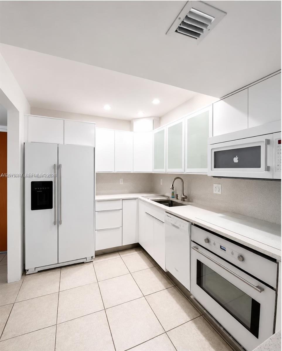 1250 Lincoln Road 401 Property Photo 3