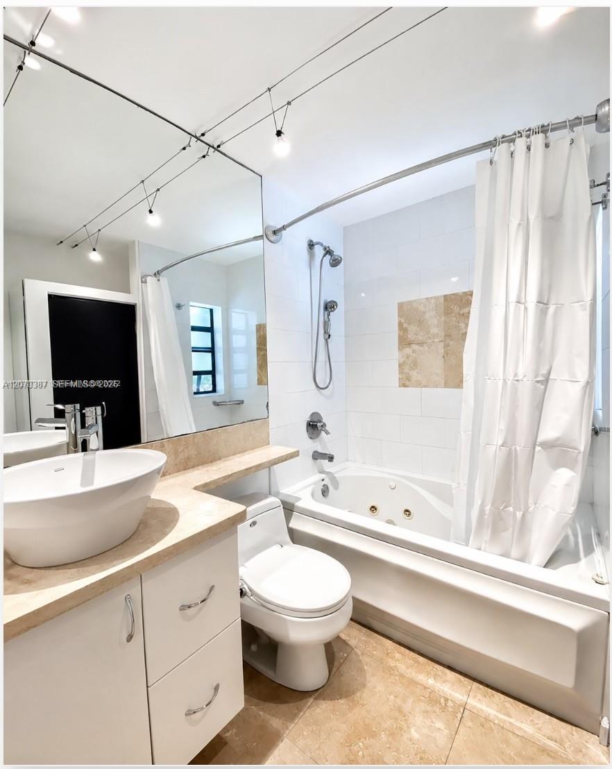 1250 Lincoln Road 401 Property Photo 10